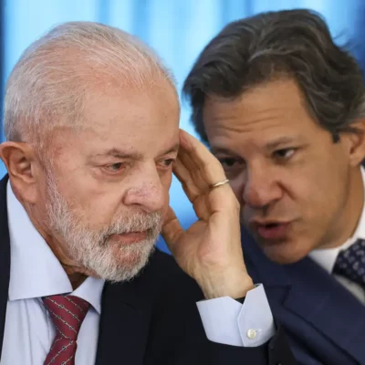 Lula e Fernando Haddad durante a cerimônia Nova Indústria Brasil - Missão 4, no Palácio do Planalto, em 11/9/2024 (Foto Marcelo Camargo/Agência Brasil)