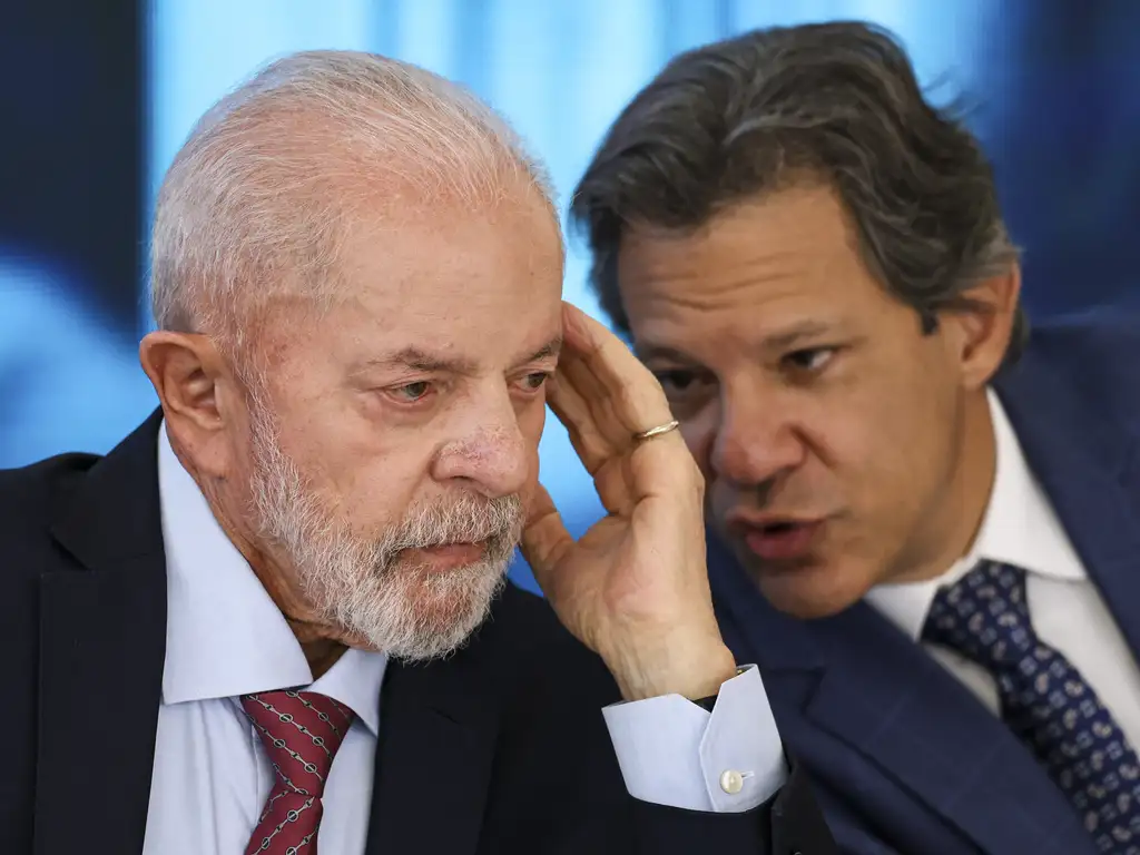 Lula e Fernando Haddad durante a cerimônia Nova Indústria Brasil - Missão 4, no Palácio do Planalto, em 11/9/2024 (Foto Marcelo Camargo/Agência Brasil)