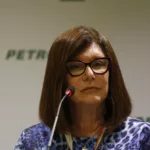 Magda Chambriard, presidente da Petrobras, fala à imprensa, no Rio de Janeiro, 27/5/2024 (Foto Fernando Frazão/Agência Brasil)