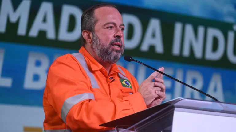 Alexandre Silveira durante cerimônia de retomada da indústria naval e offshore brasileira, no Tebig, em Angra dos Reis (RJ), em 17 de fevereiro de 2025 Foto Ricardo Stuckert/PR)