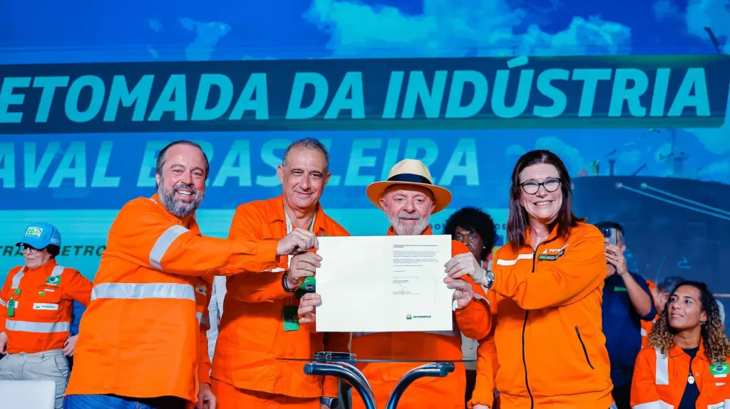 Lula, Alexandre Silveira, Magda Chambriard e Sergio Bacci durante cerimônia de retomada da indústria naval e offshore brasileira, no Tebig, Angra dos Reis (RJ), em 17/2/2025 (Foto Ricardo Stuckert/PR)