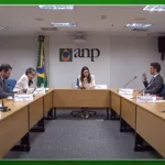 Diretores da ANP Fernando Moura (esquerda) Symone Araújo, Patricia Baran, Daniel Maia e Mariana Cavadinha durante reunião colegiada , em 6/2/2025 (Foto Reprodução Youtube ANP)