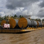 Balsa transporta combustíveis no rio Madeira, um dos principais afluentes do rio Amazonas (Foto Esio Mendes/Governo de RO)