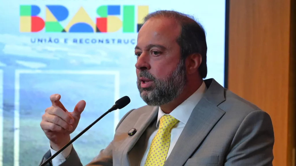 Alexandre Silveira fala durante discussão sobre a desativação da UTE Candiota, em 12/2/2025 (Foto Ricardo Botelho/MME)