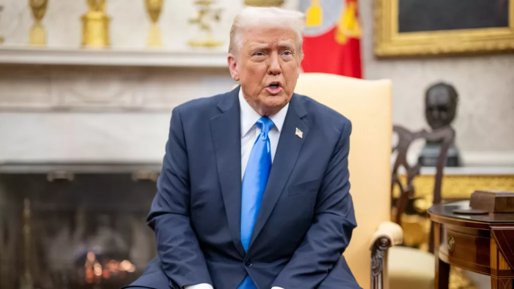 Donald Trump recebe o rei e o príncipe herdeiro da Jordânia durante reunião bilateral e almoço de trabalho na Casa Branca , em 11/2/2025 (Foto Daniel Torok/Oficial Casa Branca)