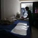 Fábricas e lojas sem energia elétrica no bairro Bom Retiro, em São Paulo, devido a apagão por fortes chuvas, em 14/10/2024 (Foto Paulo Pinto/Agência Brasil)