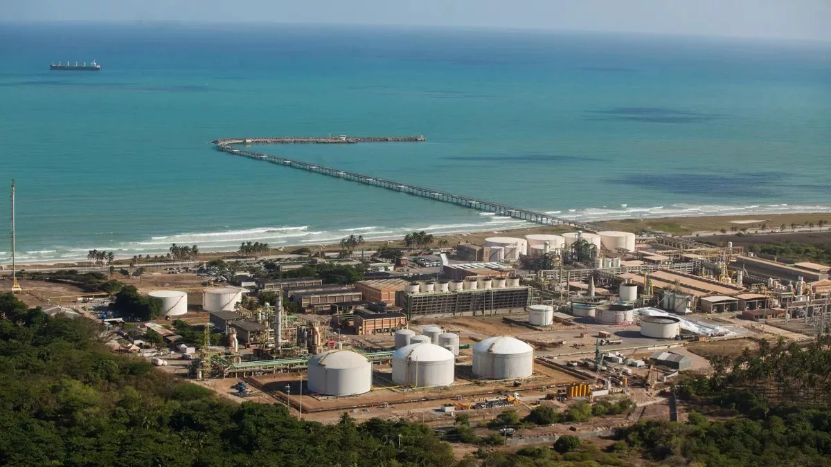 Vista aérea de complexo petroquímico da Braskem em Maceió, estado de Alagoas (Foto Bitenka e Leonardo Reis/Divulgação)