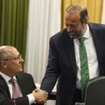 Geraldo Alckmin (esquerda) e Alexandre Silveira (direita) participam da primeira reunião extraordinária de 2025 do CNPE, no Ministério de Minas e Energia, Brasília (DF), em 18 de fevereiro (Foto Marcelo Camargo/Agência Brasil)