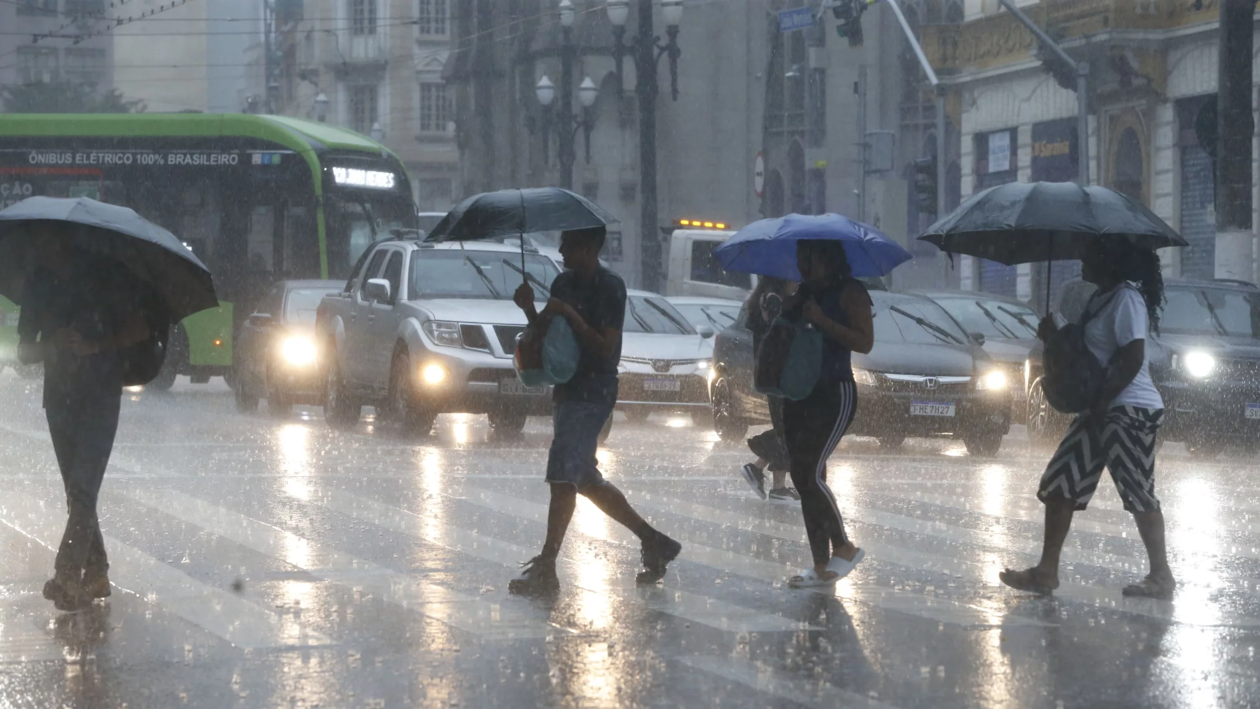 Fortes chuvas atingem a região metropolitana de São Paulo, incluindo a capital, no final da tarde de 6/11/-2024 (Foto Paulo Pinto/Agência Brasil)