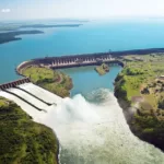 Vista aérea de Itaipu, primeira hidrelétrica em produção de energia limpa no mundo (Foto Divulgação)