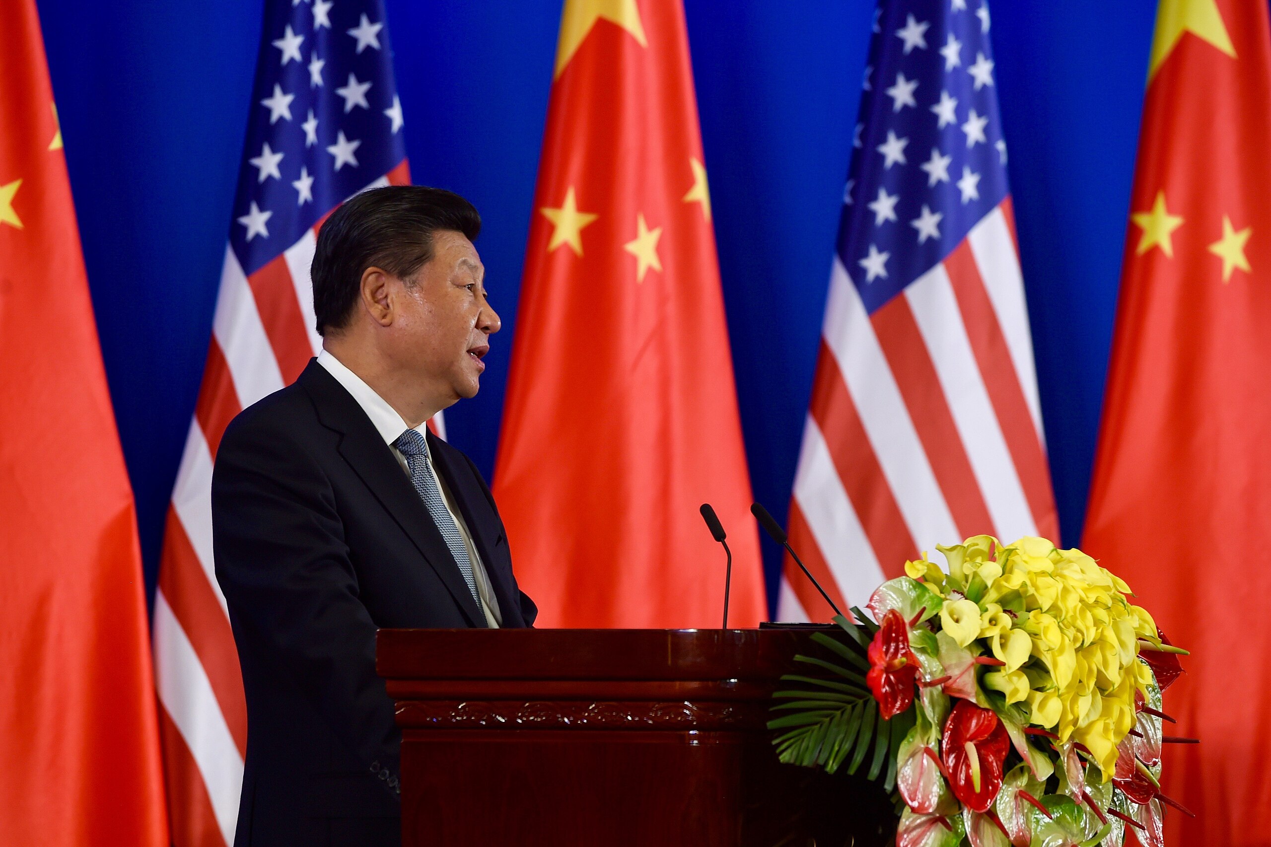 O presidente chinês Xi Jinping discursa na abertura do Diálogo Estratégico e Econômico China-EUA, no complexo Diaoyutai. Presentes os secretários de Estado e do Tesouro dos EUA, John Kerry e Jack Lew, e autoridades chinesas (Foto Departamento de Estado dos EUA)