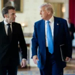 Donald Trump recebe o presidente francês, Emmanuel Macron, para uma reunião bilateral, em 24/2/2025, no Salão Oval (Foto Daniel Torok/Casa Branca Oficial)