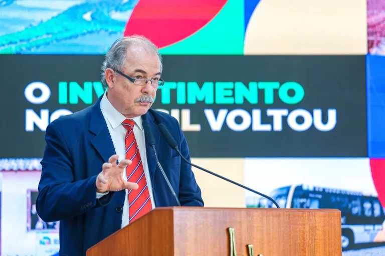 Presidente do BNDES, Aloizio Mercadante, anuncia investimentos de Bancos Públicos em estados, no Palácio do Planalto, em 12/1/2023 (Foto Ricardo Stuckert/PR)