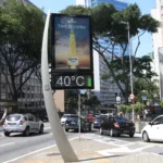 Termômetro de rua marca 40 graus na Avenida 9 de Julho, região central da capital de São Paulo, em 12/11/2023 (Foto Rovena Rosa/Agência Brasil)