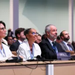 Delegação brasileira no encerramento da COP29, em Baku, no Azerbaijão, em 23 de novembro de 2024 (Foto: Peter Kronish/UNFCCC)