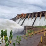 UHE São Simão com o vertedouro aberto (Foto Divulgação SPIC Brasil)