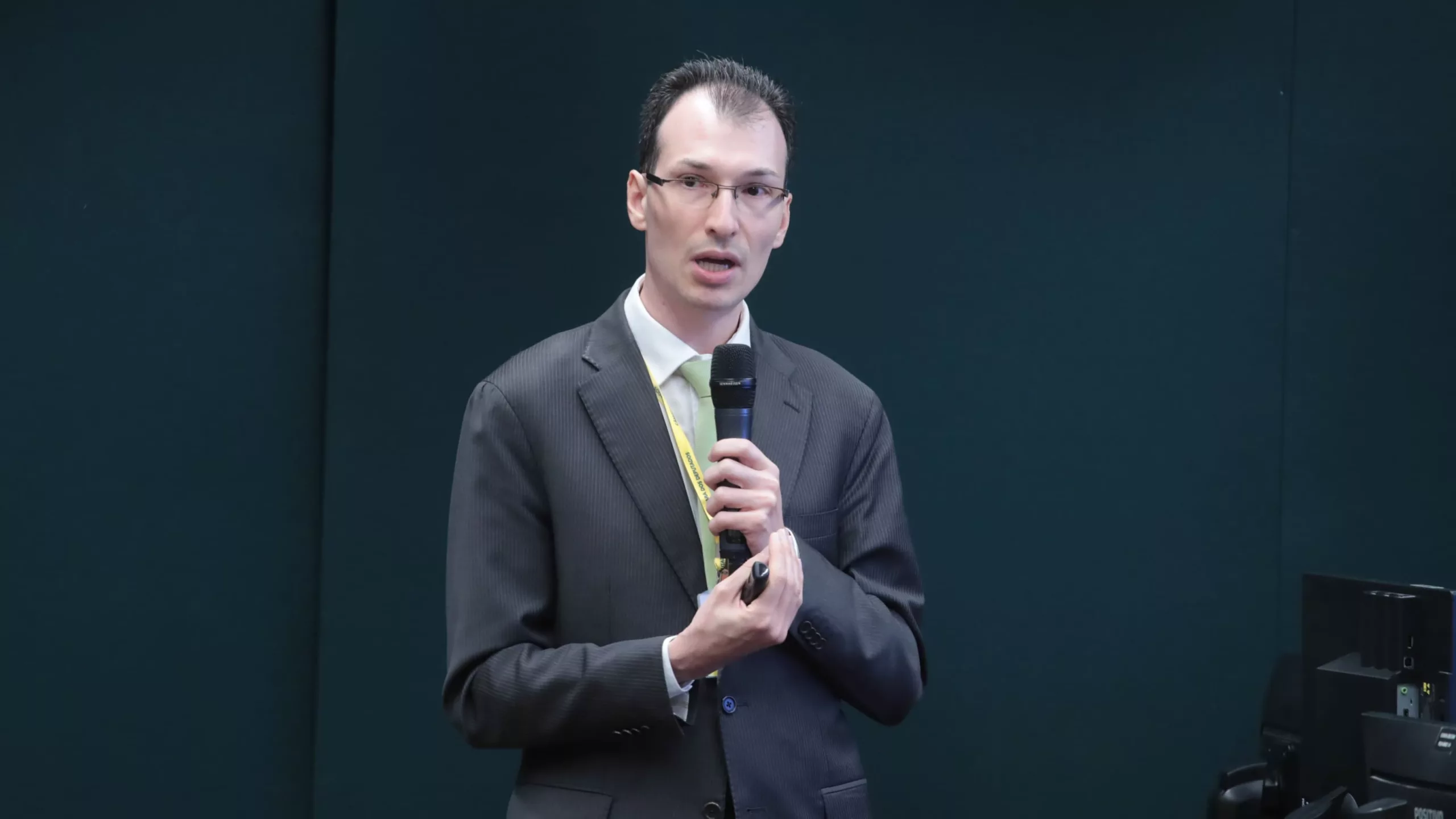 Rodrigo Sauaia fala durante audiência pública na CME da Câmara, para discutir a estruturação do leilão de reserva da capacidade na modalidade potência, em 4/7/2024 (Foto Bruno Spada/Câmara dos Deputados)