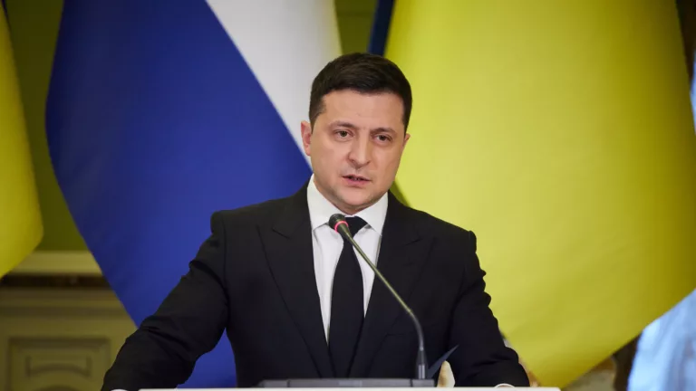 O presidente da Ucrânia, Volodymyr Zelensky, encontrou-se com o então primeiro-ministro dos Países Baixos, Mark Rutte, em 2/2/2022, em meio a tensões antes do início da guerra com a Rússia (Foto Presidente da Ucrânia)