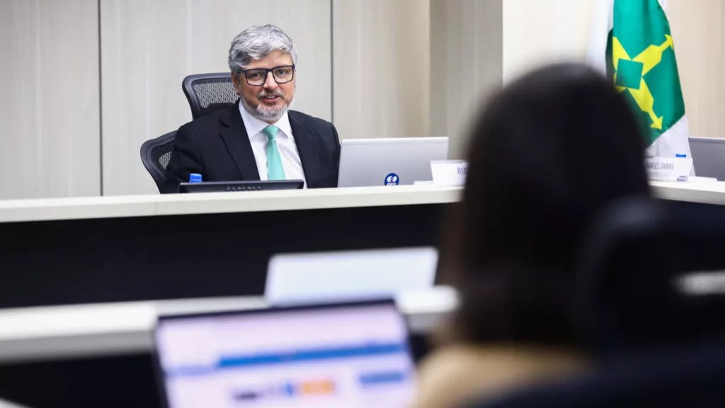 Ricardo Tili participa da 5ª reunião pública ordinária de 2025 da diretoria colegiada da Aneel, em 18 de fevereiro (Foto Michel Jesus/Aneel)