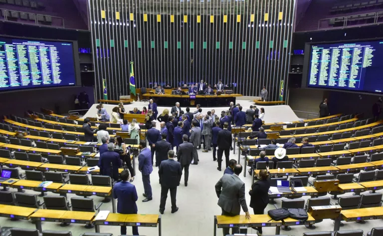 Plenário do Senado durante sessão deliberativa para discussão e votação de propostas, em 28/11/2023 (Foto Zeca Ribeiro/Câmara dos Deputados)