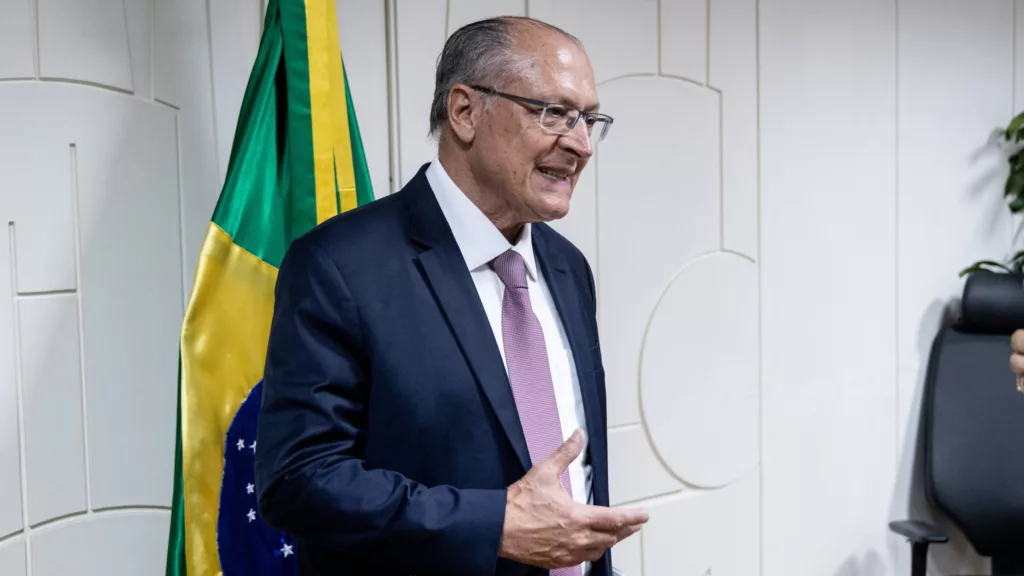 Geraldo Alckmin se reúne com presidente do CMEC, em 25/2/2025 (Foto Júlio César Silva/MDIC)