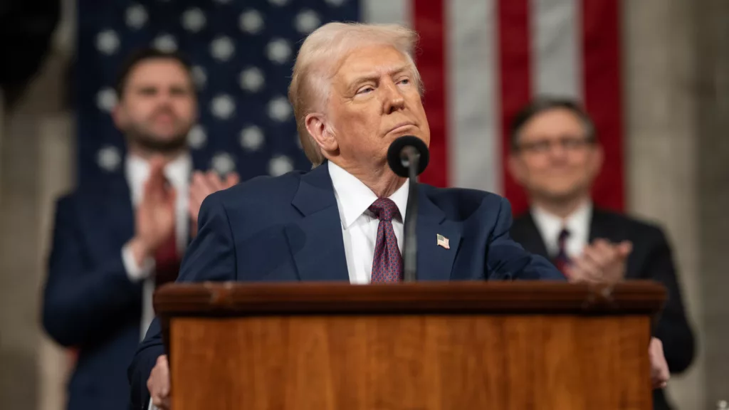 Donald Trump discursa na sessão conjunta da Câmara e do Senado no Congresso norte-americano, em 4-3-2025 (Foto Oficial Casa Branca)