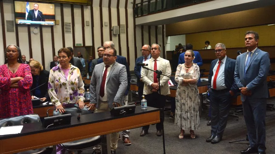 Parlamentares durante reunião da Comissão de Constituição e Justiça (CCJ) da Assembleia Legislativa da Bahia — Alba (Foto Carlos Amilton/Agência Alba)