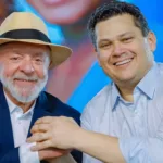 Lula (PT) e Davi Alcolumbre (União/AP) em cerimônia durante visita a Macapá, capital do Amapá (Foto Ricardo Stuckert/PR)