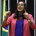 Duda Salabert, à tribuna, durante sessão plenária para discussão e votação de propostas, em 12/2/2025 (Foto Vinicius Loures/Câmara dos Deputados)