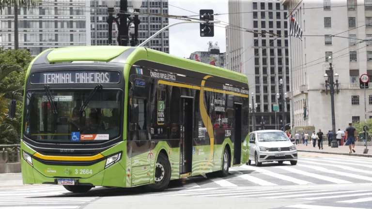 Ônibus elétrico trólebus em operação na capital São Paulo (Foto Paulo Pinto/Agência Brasil) Ônibus elétrico trólebus em operação na capital São Paulo (Foto Paulo Pinto/Agência Brasil)