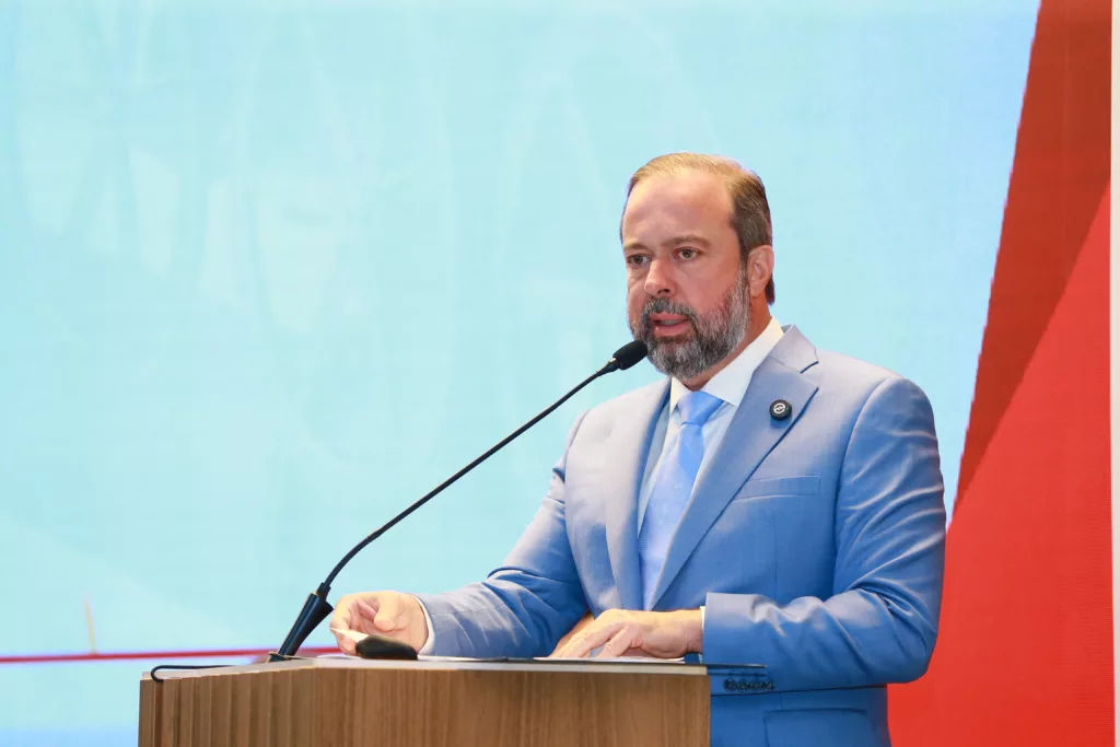 Ministro de Minas e Energia, Alexandre Silveira, participa de debate sobre competitividade e infraestrutura de gás em Brasília (Foto: Tauan Alencar)