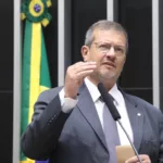 Alexandre Lindenmeyer, à tribuna, durante sessão plenária para discussão e votação de propostas, em 19/12/2024 (Foto Bruno Spada/Câmara dos Deputados)