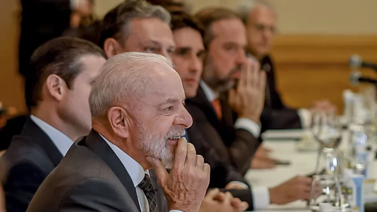 Lula se reúne com empresários brasileiros exportadores de carnes, em Tóquio, em 25/3/2025 (Foto Ricardo Stuckert/PR)