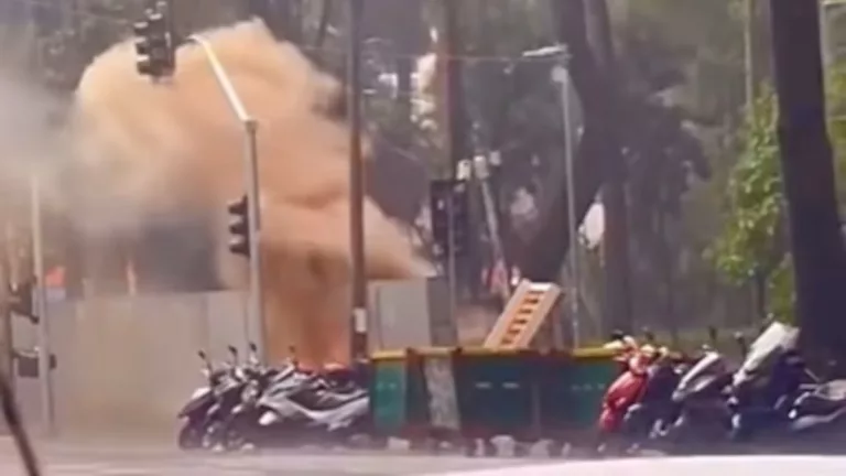 Vídeo que circula nas redes sociais mostra uma fumaça saindo de dutos na Praça da República, no centro de SP (Foto Reprodução Instagram @portalstaceciliabarrafunda @felipemedeirosof)