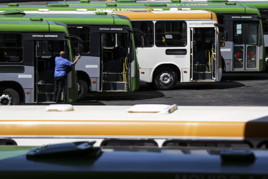 Movimentação de passageiros e ônibus na Rodoviária do Plano Piloto. Foto: Marcelo Camargo/Agência Brasil