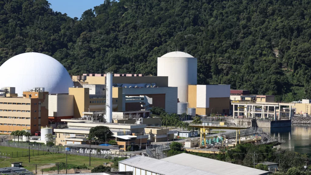 Vista geral das Usinas de Angra 1 e Angra 2 na Central Nuclear Almirante Álvaro Alberto (CNAAA), em Angra dos Rei, no Rio de Janeiro (Foto Tomaz Silva/Agência Brasil)