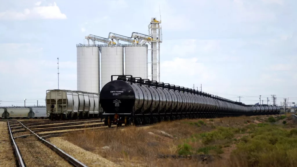 Transporte de petróleo feito por trem nos EUA (Foto Mike/RJA1988/Pixabay)