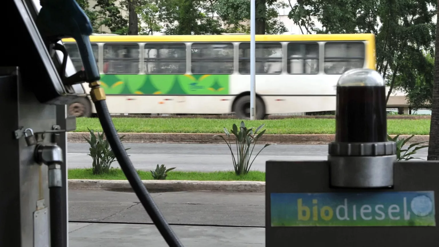CNA pede aumento da mistura de biodiesel para 17% devido à alta do petróleo