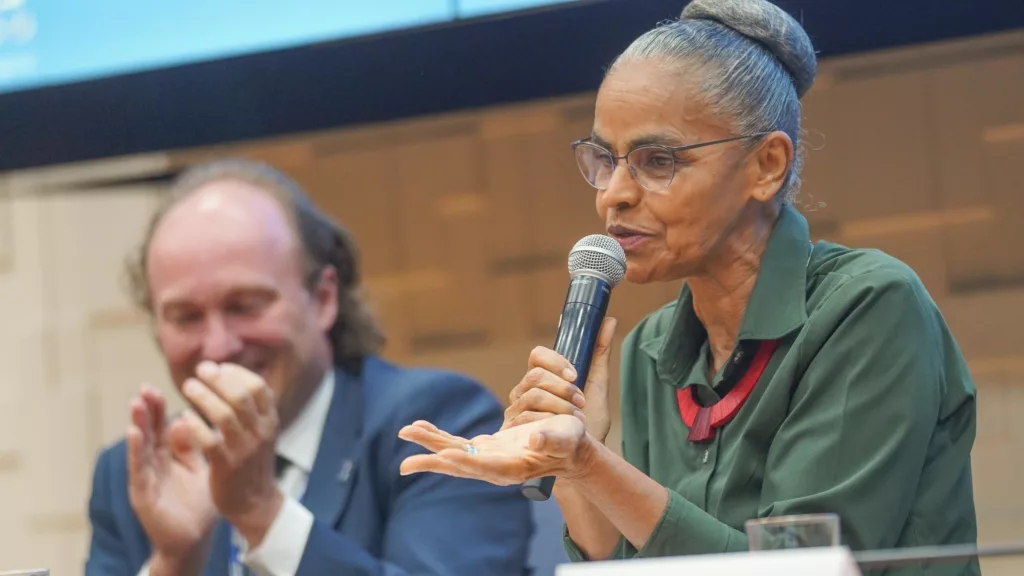 Marina Silva e Rodrigo Agostinho participam de comemoração de 36 anos do Ibama, na sede do órgão em Brasília/DF, em 21/2/2025 (Foto Rogério Cassimiro/MMA)