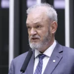 Geraldo Resende, à tribuna, durante sessão plenária para discussão e votação de propostas, em 11/3/2025 (Foto Kayo Magalhães/Câmara dos Deputados)