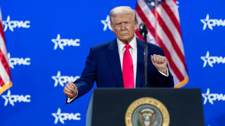 Presidente Trump discursa na Conferência de Ação Política Conservadora (CPAC), em 22 de fevereiro de 2025 (Foto Casa Branca Oficial)