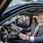 Presidente da República, Luiz Inácio Lula da Silva, durante visita aos carros da GWM. Pequim - China.
