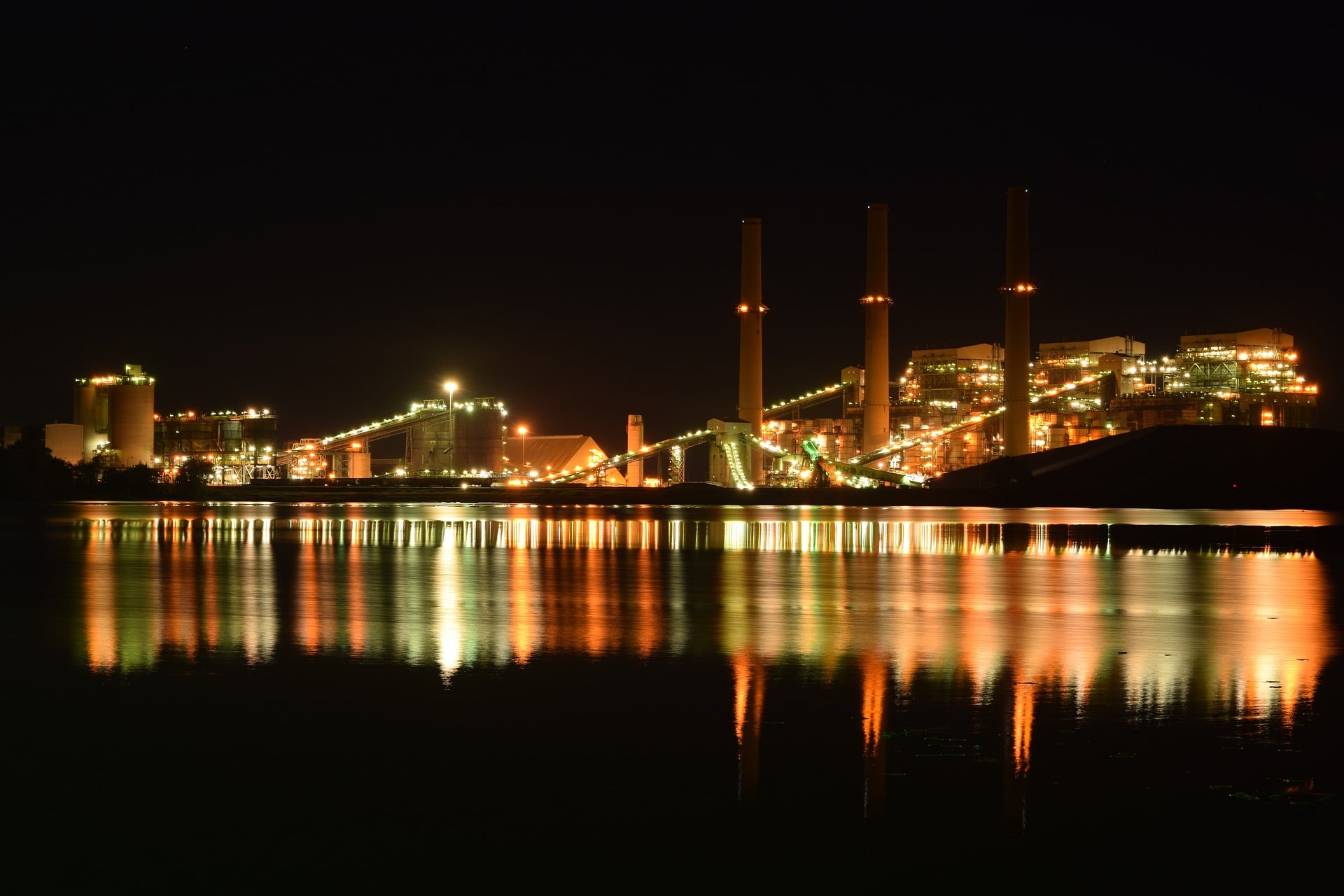 Consumo de energia elétrica cresce 2,1% em maio, puxado por comércio e residências