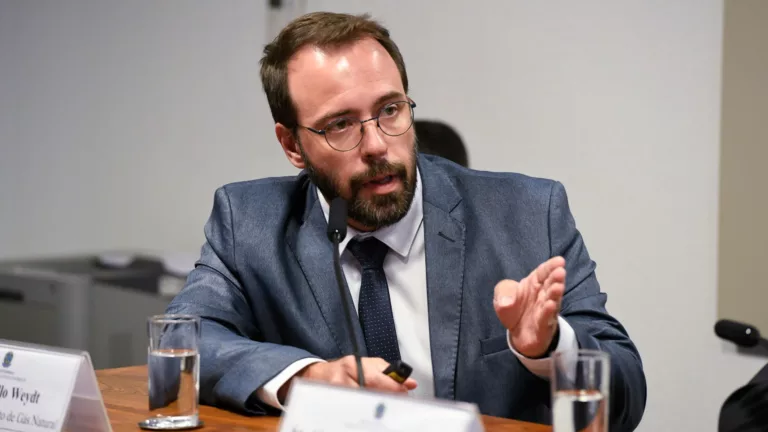 Diretor do Departamento de Gás Natural do MME, Marcello Weydt, defende Pacto pela Harmonização no setor de gás, durante reunião da CAE no Senado (Foto Jefferson Rudy/Agência Senado)