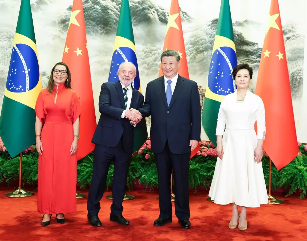 Xi e Lula participam de cerimônia de assinatura de documentos de cooperação. Foto: Xinhua/Huang Jingwen
