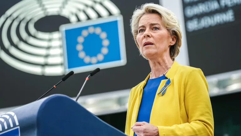 Presidente da Comissão Europeia, Ursula von der Leyen, profere "Discurso do Estado da União de 2022" (Soteu, na sigla em inglês), em 14/9/22, em Estrasburgo (Foto CC-BY-4/União Europeia) Presidente da Comissão Europeia, Ursula von der Leyen, profere "Discurso do Estado da União de 2022" (Soteu, na sigla em inglês), em 14/9/22, em Estrasburgo (Foto CC-BY-4/União Europeia)