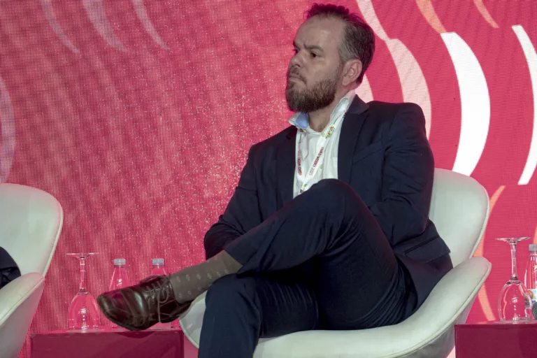 Adrianno Lorenzon, diretor de gás natural da Abrace Energia, participa do painel Regulamentação do Gás para Empregar na gas week 2025 (Foto Claudio Braga/eixos)