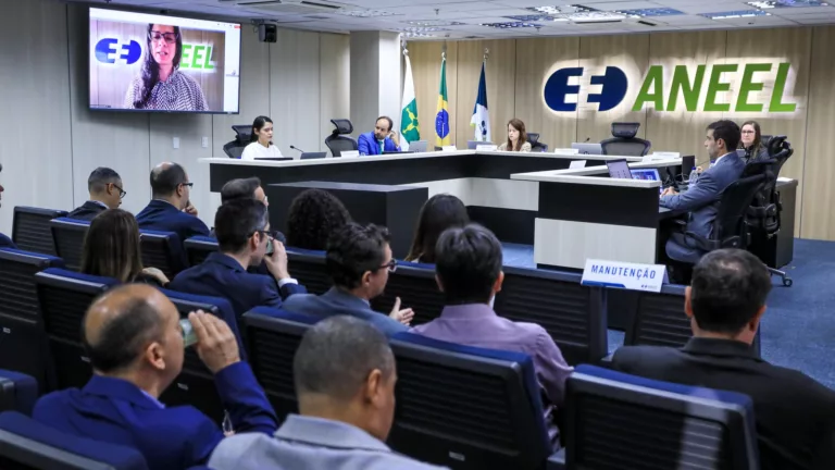 Diretoria colegiada da Aneel durante a 18ª reunião pública ordinária de 2025, em 27 de maio (Foto Michel Jesus/Aneel)