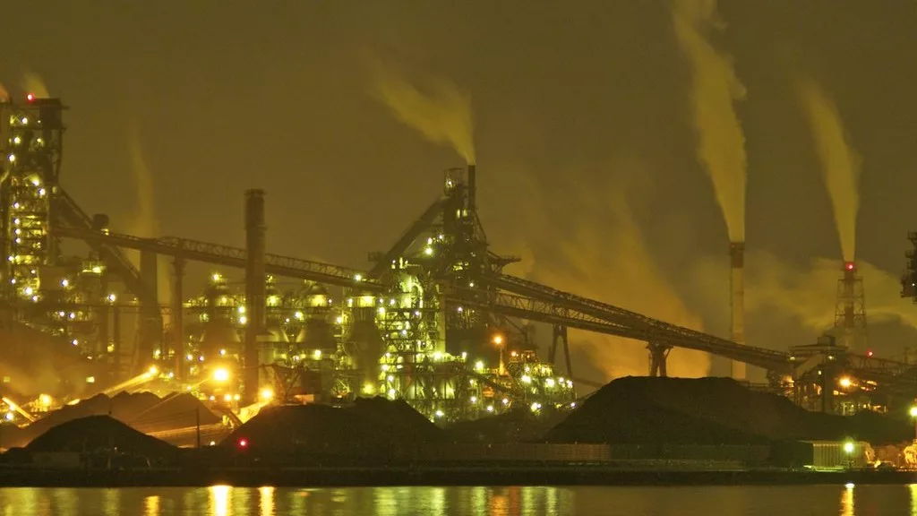 Complexo siderúrgico da Nippon Steel na zona industrial de Nagoya, no centro-leste do Japão (Foto wtdrkaia/Flickr)