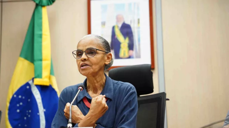 Marina Silva recebe apoio da Bancada Feminina da Câmara dos Deputados e do Conselho de Participação Social, em 28 de maio de 2025, após ataques em audiência na CI do Senado, na véspera (Foto Fernando Donasci/MMA)